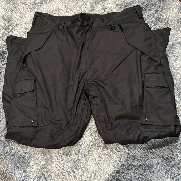 BOULDER GEAR Black Cargo Pants with Utility Design - Picture 2 of 13